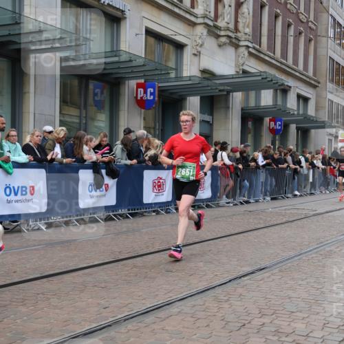13.09.2026 - 21. swb-Marathon Bremen Strokosch-Dieckow http://msf.ph/oto/10389005 13.09.2026 12:59:08 Ziel 466, 658, 862, 1248, 1751, 1800, 1993, 2651, 3251, 4096, 4964, 5316, 5828, 8383, 9533, 1118, 1508, 1576, 3584, 3624, 3688, 4399, 4847, 6991, 8065, 8994, 9120, 9329 meine-sportfotos.de