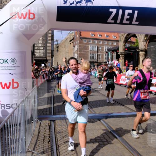 13.09.2026 - 21. swb-Marathon Bremen Tim E. http://msf.ph/oto/10389023 13.09.2026 13:30:53 Ziel 625, 800, 834, 1067, 1771, 1926, 2369, 2452, 2723, 2985, 3163, 3164, 3425, 4058, 4206, 4332, 4342, 4415, 4425, 4748, 4757, 4920, 5506, 5551, 6134, 6343, 6347, 6523, 6988, 7012, 7253, 7567, 7645, 7821, 8116, 8117, 8169, 8762, 8878, 8966, 9011, 9108, 9692, 9695, 9699, 9825, 13090 meine-sportfotos.de