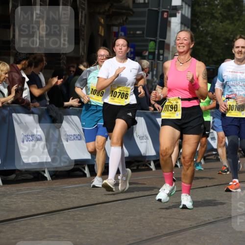 13.09.2026 - 21. swb-Marathon Bremen Strokosch-Dieckow http://msf.ph/oto/10389044 13.09.2026 11:10:29 Ziel 10299, 10751, 10963, 11119, 11725, 11732, 11933, 12117, 12207, 12293, 10247, 10422, 10768, 11047, 11283, 11298, 11300, 11309, 11327, 11583, 11736, 11846, 12183 meine-sportfotos.de
