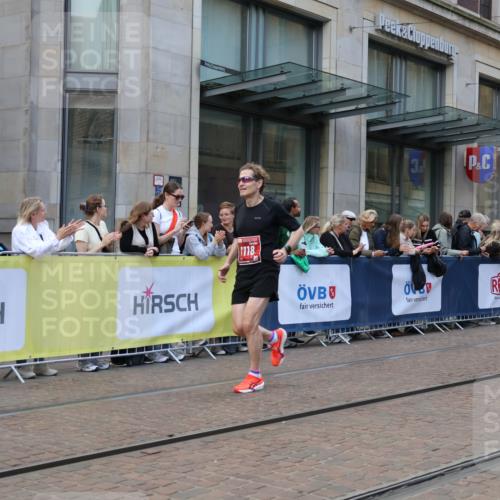 13.09.2026 - 21. swb-Marathon Bremen Strokosch-Dieckow http://msf.ph/oto/10389051 13.09.2026 12:59:13 Ziel 126, 277, 466, 658, 862, 1248, 1800, 1852, 2651, 3251, 4096, 4964, 5316, 5828, 6557, 9533, 658, 1118, 1508, 1751, 1993, 3584, 3624, 3688, 4399, 4847, 6991, 8065, 8383, 8994, 9120, 9329 meine-sportfotos.de