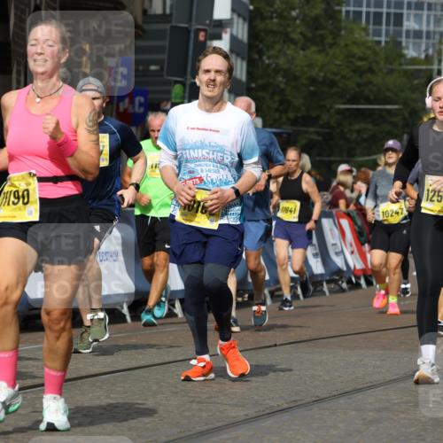 13.09.2026 - 21. swb-Marathon Bremen Strokosch-Dieckow http://msf.ph/oto/10389075 13.09.2026 11:10:30 Ziel 10299, 10362, 10751, 10963, 11382, 11725, 11732, 11933, 12117, 12207, 12293, 10247, 10422, 10768, 11047, 11283, 11298, 11300, 11309, 11327, 11583, 11736, 11846, 12183 meine-sportfotos.de