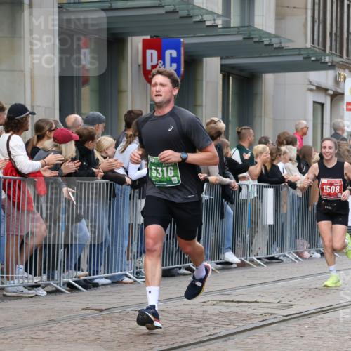 13.09.2026 - 21. swb-Marathon Bremen Strokosch-Dieckow http://msf.ph/oto/10389081 13.09.2026 12:59:21 Ziel 126, 277, 466, 862, 1320, 1485, 1852, 3251, 4964, 5316, 5828, 6557, 8850, 658, 1118, 1248, 1508, 1751, 1800, 1993, 2651, 3584, 3688, 4096, 4399, 6991, 8383, 8994, 9120, 9533 meine-sportfotos.de