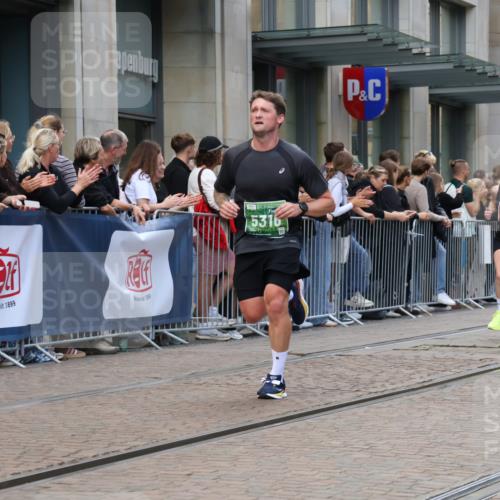 13.09.2026 - 21. swb-Marathon Bremen Strokosch-Dieckow http://msf.ph/oto/10389084 13.09.2026 12:59:21 Ziel 126, 277, 466, 862, 1320, 1485, 1852, 3251, 4964, 5316, 5828, 6557, 8850, 658, 1118, 1248, 1508, 1751, 1800, 1993, 2651, 3584, 3688, 4096, 4399, 6991, 8383, 8994, 9120, 9533 meine-sportfotos.de