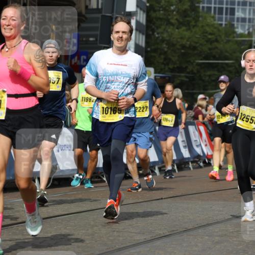 13.09.2026 - 21. swb-Marathon Bremen Strokosch-Dieckow http://msf.ph/oto/10389085 13.09.2026 11:10:30 Ziel 10299, 10362, 10751, 10963, 11382, 11725, 11732, 11933, 12117, 12207, 12293, 10247, 10422, 10768, 11047, 11283, 11298, 11300, 11309, 11327, 11583, 11736, 11846, 12183 meine-sportfotos.de