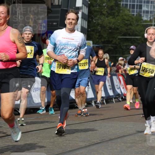 13.09.2026 - 21. swb-Marathon Bremen Strokosch-Dieckow http://msf.ph/oto/10389089 13.09.2026 11:10:30 Ziel 10299, 10362, 10751, 10963, 11382, 11725, 11732, 11933, 12117, 12207, 12293, 10247, 10422, 10768, 11047, 11283, 11298, 11300, 11309, 11327, 11583, 11736, 11846, 12183 meine-sportfotos.de