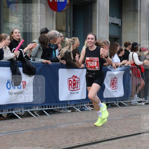 13.09.2026 - 21. swb-Marathon Bremen Strokosch-Dieckow http://msf.ph/oto/10389103 13.09.2026 12:59:24 Ziel 126, 277, 466, 807, 862, 1320, 1485, 1852, 3251, 4964, 5316, 5828, 6557, 8850, 658, 1248, 1508, 1751, 1800, 1993, 2651, 3584, 3688, 4096, 4399, 6991, 8383, 9533 meine-sportfotos.de