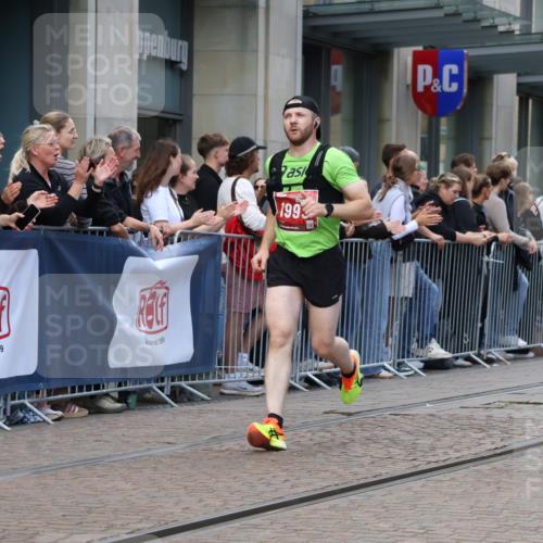 13.09.2026 - 21. swb-Marathon Bremen Strokosch-Dieckow http://msf.ph/oto/10389119 13.09.2026 12:59:25 Ziel 126, 277, 466, 807, 862, 1320, 1485, 1852, 3251, 4964, 5316, 5828, 6557, 8850, 658, 1248, 1508, 1751, 1800, 1993, 2651, 3584, 3688, 4096, 6991, 8383, 9533 meine-sportfotos.de