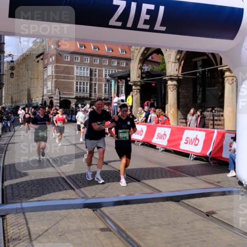 13.09.2026 - 21. swb-Marathon Bremen Tim E. http://msf.ph/oto/10389121 13.09.2026 13:31:12 Ziel 244, 1189, 1479, 1533, 1771, 1841, 1941, 2902, 2985, 3360, 4251, 4920, 5600, 5681, 5802, 5822, 5900, 6307, 7012, 7198, 7760, 7798, 8543, 8616, 9290, 9507, 9653, 9767, 9937, 9958, 9962, 9976, 13152, 13215 meine-sportfotos.de