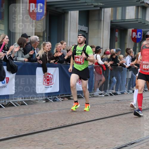 13.09.2026 - 21. swb-Marathon Bremen Strokosch-Dieckow http://msf.ph/oto/10389128 13.09.2026 12:59:26 Ziel 126, 277, 466, 807, 862, 1320, 1485, 1852, 3251, 4964, 5316, 5828, 6557, 8850, 9153, 658, 1248, 1508, 1751, 1800, 1993, 2651, 3251, 3584, 3688, 4096, 6991, 8383, 9533 meine-sportfotos.de