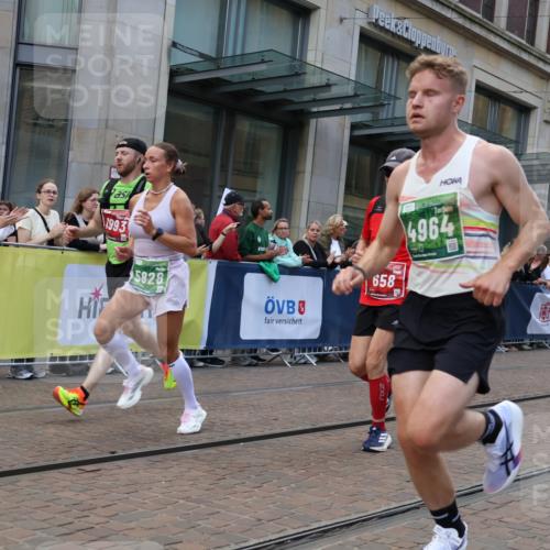13.09.2026 - 21. swb-Marathon Bremen Strokosch-Dieckow http://msf.ph/oto/10389153 13.09.2026 12:59:28 Ziel 126, 277, 466, 807, 862, 1320, 1485, 1852, 4964, 5316, 5828, 6557, 8850, 9153, 658, 1248, 1508, 1751, 1800, 1993, 2651, 3251, 3584, 4096, 6991, 8383, 9533 meine-sportfotos.de