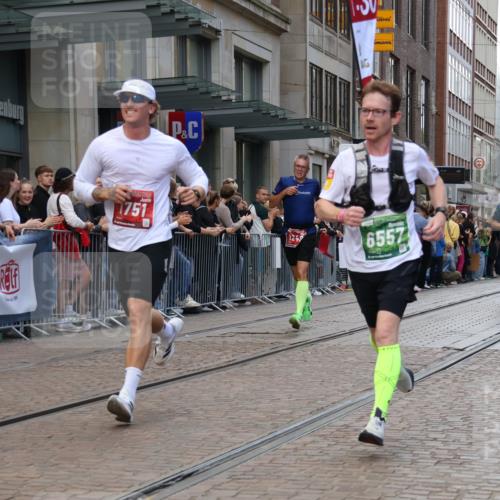 13.09.2026 - 21. swb-Marathon Bremen Strokosch-Dieckow http://msf.ph/oto/10389161 13.09.2026 12:59:29 Ziel 126, 277, 466, 807, 862, 1320, 1485, 1852, 4964, 5316, 5828, 6557, 8850, 9153, 658, 1248, 1508, 1751, 1800, 1993, 2651, 3251, 3584, 4096, 6991, 8383, 9533 meine-sportfotos.de