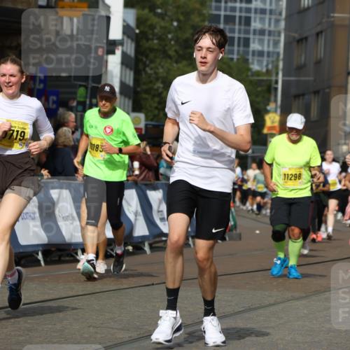 13.09.2026 - 21. swb-Marathon Bremen Strokosch-Dieckow http://msf.ph/oto/10389167 13.09.2026 11:10:37 Ziel 10169, 10361, 10362, 10706, 10890, 10963, 11080, 11382, 11725, 11732, 11933, 11957, 11982, 12117, 12207, 12293, 12550, 10148, 10461, 10462, 10547, 10911, 11047, 11309, 11327, 11335, 11465, 11513, 11583, 11756, 11846 meine-sportfotos.de