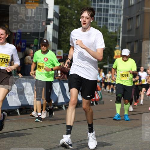 13.09.2026 - 21. swb-Marathon Bremen Strokosch-Dieckow http://msf.ph/oto/10389171 13.09.2026 11:10:37 Ziel 10169, 10361, 10362, 10706, 10890, 10963, 11080, 11382, 11725, 11732, 11933, 11957, 11982, 12117, 12207, 12293, 12550, 10148, 10461, 10462, 10547, 10911, 11047, 11309, 11327, 11335, 11465, 11513, 11583, 11756, 11846 meine-sportfotos.de