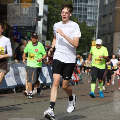 13.09.2026 - 21. swb-Marathon Bremen Strokosch-Dieckow http://msf.ph/oto/10389175 13.09.2026 11:10:37 Ziel 10169, 10361, 10362, 10706, 10890, 10963, 11080, 11382, 11725, 11732, 11933, 11957, 11982, 12117, 12207, 12293, 12550, 10148, 10461, 10462, 10547, 10911, 11047, 11309, 11327, 11335, 11465, 11513, 11583, 11756, 11846 meine-sportfotos.de