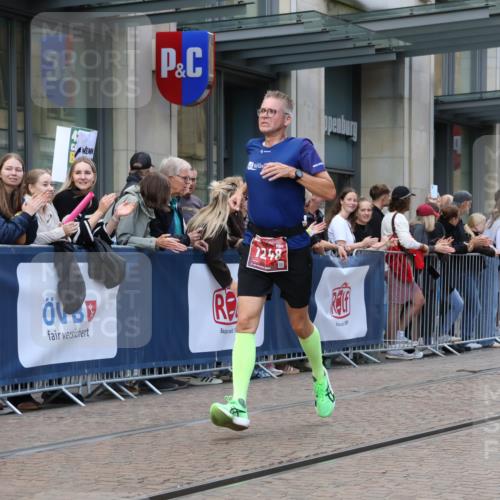 13.09.2026 - 21. swb-Marathon Bremen Strokosch-Dieckow http://msf.ph/oto/10389182 13.09.2026 12:59:31 Ziel 126, 277, 807, 1320, 1485, 1852, 4964, 5316, 5828, 6557, 8850, 9153, 466, 658, 862, 1248, 1508, 1751, 1800, 1993, 2651, 3251, 4096, 5316, 8383, 9533 meine-sportfotos.de