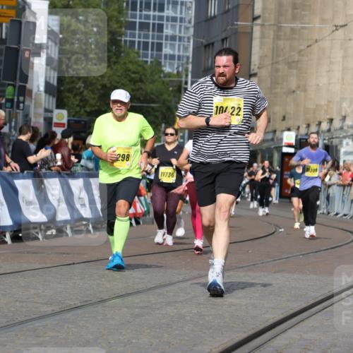 13.09.2026 - 21. swb-Marathon Bremen Strokosch-Dieckow http://msf.ph/oto/10389184 13.09.2026 11:10:39 Ziel 10002, 10169, 10361, 10362, 10706, 10719, 10791, 10890, 10963, 11080, 11382, 11725, 11732, 11933, 11957, 11982, 12117, 12227, 12293, 12454, 12550, 10148, 10163, 10461, 10462, 10547, 10911, 11043, 11047, 11327, 11335, 11465, 11513, 11756, 11846 meine-sportfotos.de