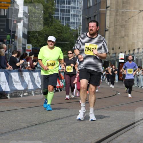 13.09.2026 - 21. swb-Marathon Bremen Strokosch-Dieckow http://msf.ph/oto/10389197 13.09.2026 11:10:39 Ziel 10002, 10169, 10361, 10362, 10706, 10719, 10791, 10890, 10963, 11080, 11382, 11725, 11732, 11933, 11957, 11982, 12117, 12227, 12293, 12454, 12550, 10148, 10163, 10461, 10462, 10547, 10911, 11043, 11047, 11327, 11335, 11465, 11513, 11756, 11846 meine-sportfotos.de