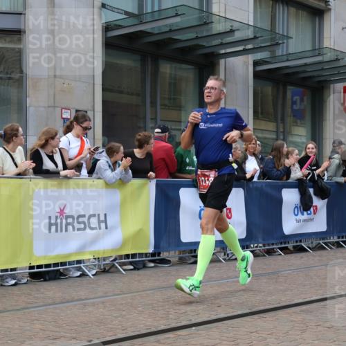 13.09.2026 - 21. swb-Marathon Bremen Strokosch-Dieckow http://msf.ph/oto/10389198 13.09.2026 12:59:32 Ziel 126, 277, 735, 807, 1320, 1485, 1852, 4964, 5828, 6557, 8850, 9153, 466, 658, 862, 1248, 1508, 1751, 1800, 1993, 2651, 3251, 4096, 5316, 8383, 9533 meine-sportfotos.de