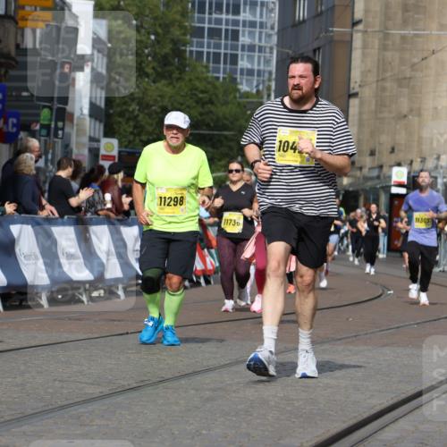 13.09.2026 - 21. swb-Marathon Bremen Strokosch-Dieckow http://msf.ph/oto/10389202 13.09.2026 11:10:39 Ziel 10002, 10169, 10361, 10362, 10706, 10719, 10791, 10890, 10963, 11080, 11382, 11725, 11732, 11933, 11957, 11982, 12117, 12227, 12293, 12454, 12550, 10148, 10163, 10461, 10462, 10547, 10911, 11043, 11047, 11327, 11335, 11465, 11513, 11756, 11846 meine-sportfotos.de