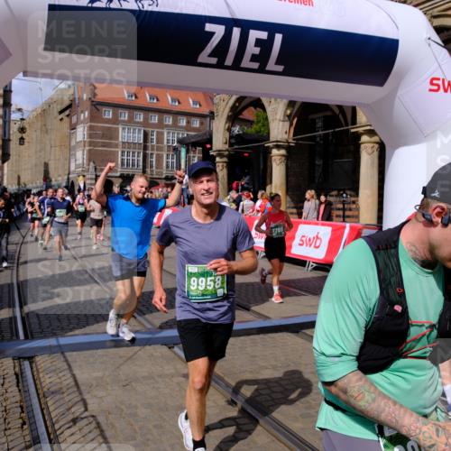 13.09.2026 - 21. swb-Marathon Bremen Tim E. http://msf.ph/oto/10389208 13.09.2026 13:31:23 Ziel 217, 1189, 1398, 1479, 2513, 2802, 2902, 3360, 3762, 3800, 4647, 5673, 5846, 6307, 6419, 6619, 6732, 7198, 7359, 7637, 7760, 7798, 7882, 8097, 8382, 8543, 8616, 9274, 9337, 9937, 9958, 9962, 9969, 9976, 9977, 13152, 13215 meine-sportfotos.de