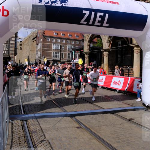 13.09.2026 - 21. swb-Marathon Bremen Tim E. http://msf.ph/oto/10389212 13.09.2026 13:31:25 Ziel 217, 1189, 1398, 1479, 2244, 2513, 2802, 2902, 3360, 3396, 3762, 3800, 4647, 5673, 5846, 6307, 6419, 6619, 6732, 7198, 7359, 7637, 7760, 7798, 7812, 7882, 8097, 8382, 8543, 8726, 9274, 9337, 9937, 9958, 9962, 9969, 9976, 9977, 13152 meine-sportfotos.de