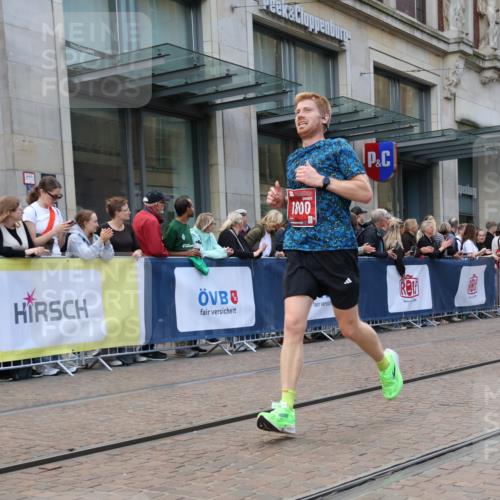 13.09.2026 - 21. swb-Marathon Bremen Strokosch-Dieckow http://msf.ph/oto/10389219 13.09.2026 12:59:35 Ziel 126, 277, 603, 735, 807, 1320, 1485, 1852, 1911, 1930, 6557, 8850, 9153, 126, 277, 466, 658, 862, 1248, 1800, 1852, 1993, 2651, 3251, 4096, 4964, 5316, 5828, 8383, 9533 meine-sportfotos.de