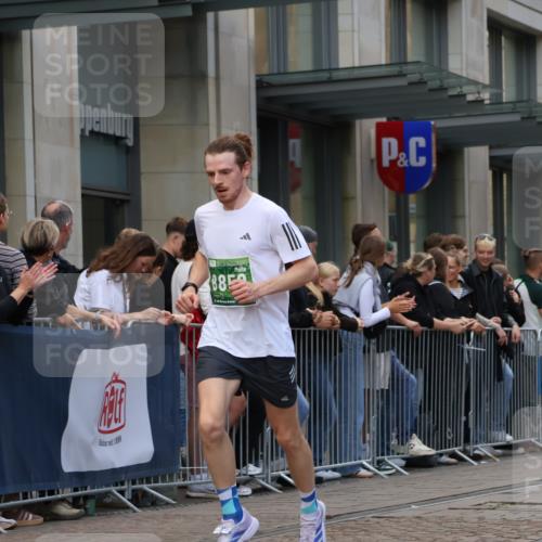 13.09.2026 - 21. swb-Marathon Bremen Strokosch-Dieckow http://msf.ph/oto/10389222 13.09.2026 12:59:36 Ziel 603, 735, 807, 1320, 1485, 1758, 1911, 1930, 6557, 7170, 8850, 9153, 126, 277, 466, 658, 862, 1248, 1800, 1852, 2651, 3251, 4096, 4964, 5316, 5828, 9533 meine-sportfotos.de
