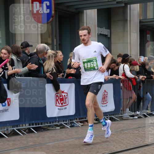 13.09.2026 - 21. swb-Marathon Bremen Strokosch-Dieckow http://msf.ph/oto/10389225 13.09.2026 12:59:36 Ziel 603, 735, 807, 1320, 1485, 1758, 1911, 1930, 6557, 7170, 8850, 9153, 126, 277, 466, 658, 862, 1248, 1800, 1852, 2651, 3251, 4096, 4964, 5316, 5828, 9533 meine-sportfotos.de
