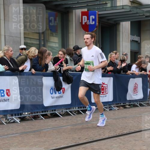 13.09.2026 - 21. swb-Marathon Bremen Strokosch-Dieckow http://msf.ph/oto/10389231 13.09.2026 12:59:37 Ziel 603, 735, 807, 1320, 1485, 1758, 1911, 1930, 6557, 7170, 8850, 9153, 126, 277, 466, 658, 862, 1248, 1800, 1852, 2651, 3251, 4096, 4964, 5316, 5828, 9533 meine-sportfotos.de