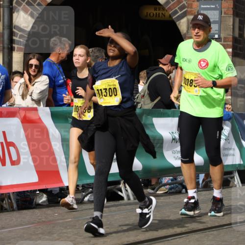 13.09.2026 - 21. swb-Marathon Bremen Strokosch-Dieckow http://msf.ph/oto/10389232 13.09.2026 11:10:41 Ziel 10002, 10169, 10361, 10362, 10706, 10719, 10791, 10890, 10963, 11080, 11382, 11725, 11732, 11933, 11957, 11982, 12117, 12227, 12293, 12454, 12550, 10148, 10163, 10461, 10462, 10547, 10792, 10911, 11043, 11047, 11327, 11335, 11465, 11513, 11756, 11846 meine-sportfotos.de