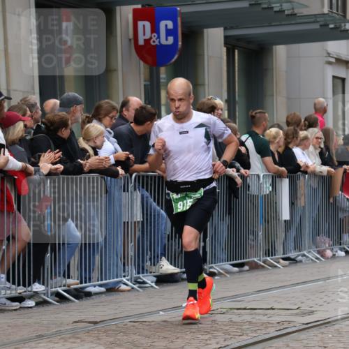 13.09.2026 - 21. swb-Marathon Bremen Strokosch-Dieckow http://msf.ph/oto/10389255 13.09.2026 12:59:41 Ziel 603, 735, 807, 1320, 1485, 1571, 1758, 1911, 1930, 7170, 8850, 9153, 126, 277, 466, 862, 1248, 1800, 1852, 3251, 4964, 5316, 5828, 6557 meine-sportfotos.de