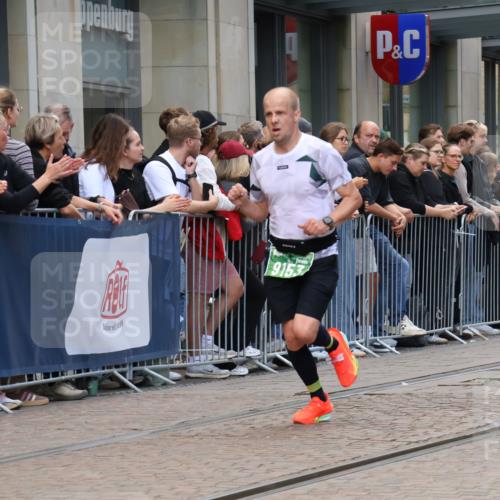 13.09.2026 - 21. swb-Marathon Bremen Strokosch-Dieckow http://msf.ph/oto/10389264 13.09.2026 12:59:41 Ziel 603, 735, 807, 1320, 1485, 1571, 1758, 1911, 1930, 7170, 8850, 9153, 126, 277, 466, 862, 1248, 1800, 1852, 3251, 4964, 5316, 5828, 6557 meine-sportfotos.de