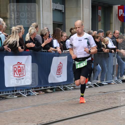 13.09.2026 - 21. swb-Marathon Bremen Strokosch-Dieckow http://msf.ph/oto/10389268 13.09.2026 12:59:42 Ziel 603, 735, 807, 1320, 1485, 1571, 1758, 1911, 1930, 7170, 8689, 8850, 9153, 126, 277, 466, 862, 1800, 1852, 3251, 4964, 5316, 5828, 6557 meine-sportfotos.de