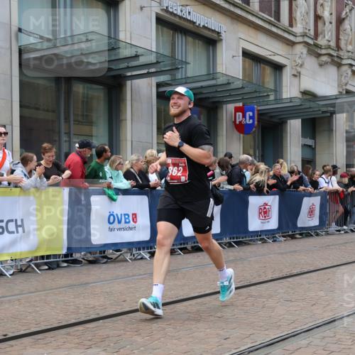 13.09.2026 - 21. swb-Marathon Bremen Strokosch-Dieckow http://msf.ph/oto/10389307 13.09.2026 12:59:45 Ziel 603, 735, 807, 912, 1320, 1571, 1758, 1911, 1930, 7170, 8689, 8850, 9153, 126, 277, 466, 862, 1320, 1485, 1852, 3251, 4964, 5316, 5828, 6557, 8850 meine-sportfotos.de