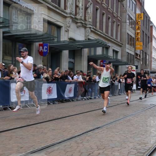 13.09.2026 - 21. swb-Marathon Bremen Strokosch-Dieckow http://msf.ph/oto/10389325 13.09.2026 12:59:52 Ziel 603, 671, 735, 912, 1571, 1758, 1911, 1930, 7015, 7170, 8689, 126, 277, 466, 807, 862, 1320, 1485, 1852, 4964, 5316, 5828, 6557, 8850, 9153 meine-sportfotos.de