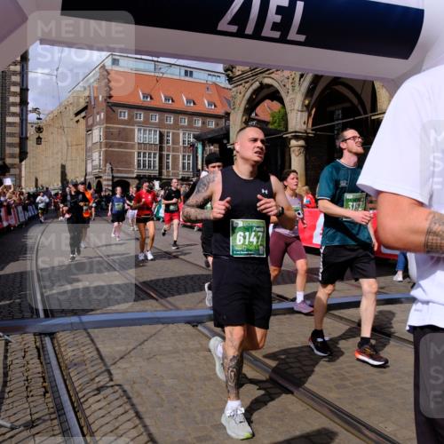 13.09.2026 - 21. swb-Marathon Bremen Tim E. http://msf.ph/oto/10389341 13.09.2026 13:31:48 Ziel 310, 922, 1600, 1627, 2602, 2707, 3152, 3343, 3392, 3579, 3858, 3859, 4258, 4273, 4692, 4889, 5375, 5426, 5504, 5765, 5979, 6039, 6147, 6581, 6968, 6971, 7001, 7032, 7608, 7941, 8042, 8205, 8239, 8339, 8364, 8495, 8522, 9155, 9293, 9903, 13066 meine-sportfotos.de
