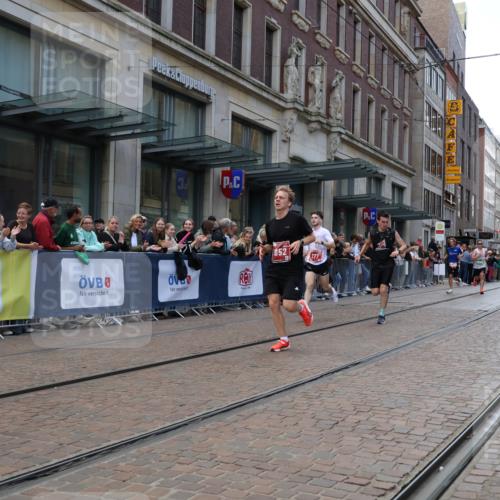 13.09.2026 - 21. swb-Marathon Bremen Strokosch-Dieckow http://msf.ph/oto/10389344 13.09.2026 12:59:54 Ziel 603, 671, 735, 912, 1571, 1758, 1911, 1930, 2683, 5776, 7015, 7170, 8689, 126, 277, 466, 807, 862, 1320, 1485, 1852, 4964, 5316, 5828, 6557, 8850, 9153 meine-sportfotos.de