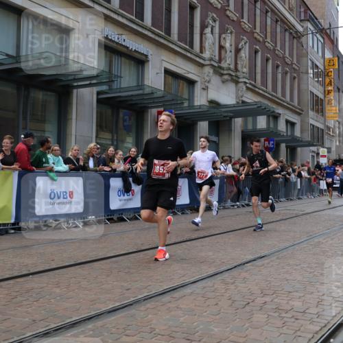 13.09.2026 - 21. swb-Marathon Bremen Strokosch-Dieckow http://msf.ph/oto/10389348 13.09.2026 12:59:54 Ziel 603, 671, 735, 912, 1571, 1758, 1911, 1930, 2683, 5776, 7015, 7170, 8689, 126, 277, 466, 807, 862, 1320, 1485, 1852, 4964, 5316, 5828, 6557, 8850, 9153 meine-sportfotos.de