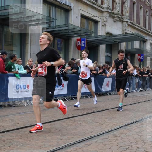 13.09.2026 - 21. swb-Marathon Bremen Strokosch-Dieckow http://msf.ph/oto/10389353 13.09.2026 12:59:54 Ziel 603, 671, 735, 912, 1571, 1758, 1911, 1930, 2683, 5776, 7015, 7170, 8689, 126, 277, 466, 807, 862, 1320, 1485, 1852, 4964, 5316, 5828, 6557, 8850, 9153 meine-sportfotos.de