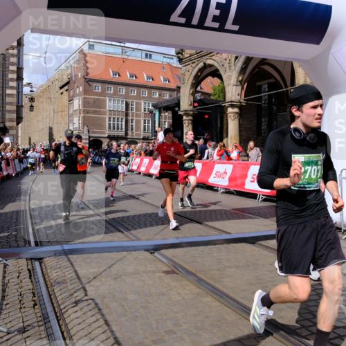 13.09.2026 - 21. swb-Marathon Bremen Tim E. http://msf.ph/oto/10389354 13.09.2026 13:31:49 Ziel 310, 922, 1600, 1627, 2602, 2707, 3152, 3343, 3392, 3579, 3858, 3859, 4258, 4273, 4692, 4889, 5375, 5426, 5504, 5765, 5979, 6039, 6147, 6581, 6968, 6971, 7001, 7032, 7608, 7941, 8042, 8205, 8239, 8339, 8364, 8495, 8522, 9155, 9293, 9903 meine-sportfotos.de