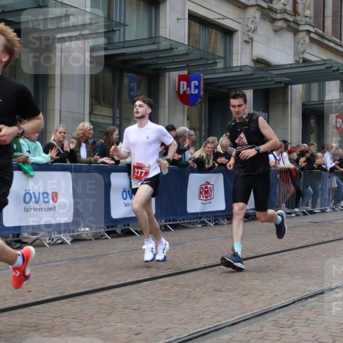 13.09.2026 - 21. swb-Marathon Bremen Strokosch-Dieckow http://msf.ph/oto/10389357 13.09.2026 12:59:55 Ziel 603, 671, 735, 912, 1571, 1758, 1911, 1930, 2683, 5776, 7015, 7170, 8689, 126, 277, 466, 807, 862, 1320, 1485, 1852, 4964, 5316, 5828, 6557, 8850, 9153 meine-sportfotos.de