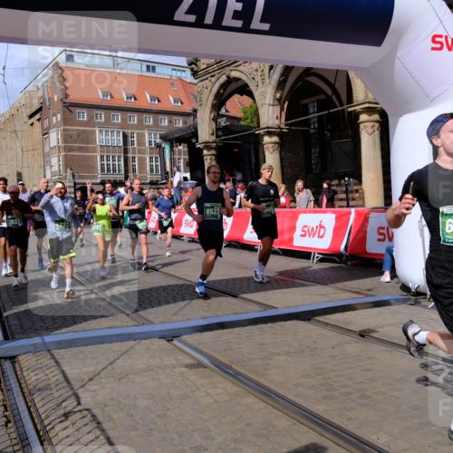 13.09.2026 - 21. swb-Marathon Bremen Tim E. http://msf.ph/oto/10389401 13.09.2026 13:31:55 Ziel 310, 922, 1600, 2707, 3115, 3239, 3244, 3579, 3858, 3859, 3989, 4164, 4258, 4273, 4692, 4889, 5363, 5426, 5504, 5899, 6039, 6062, 6100, 6193, 6213, 6581, 6602, 6971, 7032, 7260, 7608, 7941, 7964, 8042, 8078, 8166, 8205, 8206, 8239, 8364, 8495, 8522, 9033, 9155, 9293, 9568, 9903, 9914, 13151 meine-sportfotos.de