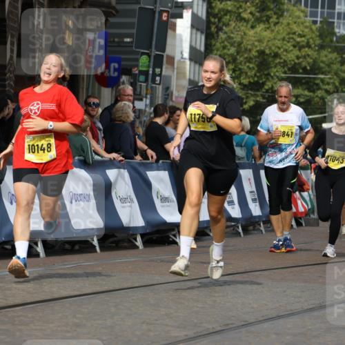 13.09.2026 - 21. swb-Marathon Bremen Strokosch-Dieckow http://msf.ph/oto/10389412 13.09.2026 11:11:00 Ziel 10247, 10422, 10461, 10462, 10768, 10911, 11047, 11283, 11298, 11300, 11309, 11327, 11465, 11513, 11583, 11736, 11846, 12183, 10313, 10419, 10527, 10611, 10644, 11062, 11141, 11483, 11679, 11691, 11745, 12396, 12401, 12507 meine-sportfotos.de