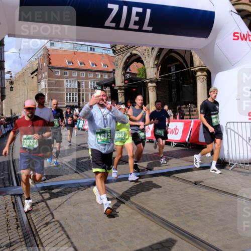 13.09.2026 - 21. swb-Marathon Bremen Tim E. http://msf.ph/oto/10389428 13.09.2026 13:31:56 Ziel 310, 922, 1600, 3115, 3239, 3244, 3278, 3579, 3858, 3859, 3989, 4164, 4258, 4273, 4692, 4889, 4998, 5158, 5363, 5426, 5899, 6039, 6062, 6100, 6193, 6213, 6354, 6581, 6602, 6971, 7032, 7260, 7608, 7941, 7964, 8042, 8078, 8166, 8205, 8206, 8239, 8364, 8495, 8522, 9033, 9155, 9293, 9568, 9903, 9914, 13151 meine-sportfotos.de