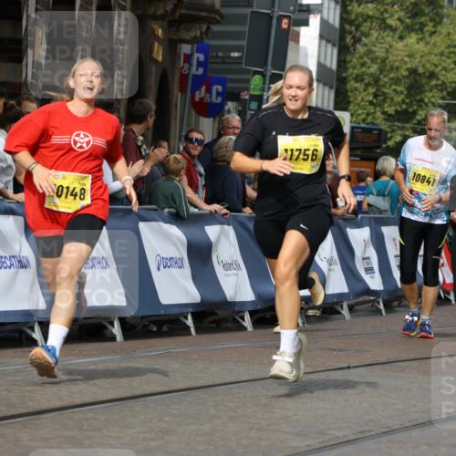 13.09.2026 - 21. swb-Marathon Bremen Strokosch-Dieckow http://msf.ph/oto/10389434 13.09.2026 11:11:01 Ziel 10247, 10422, 10461, 10462, 10768, 10911, 11047, 11283, 11298, 11300, 11309, 11327, 11335, 11465, 11513, 11583, 11736, 11846, 12183, 10313, 10419, 10527, 10611, 10644, 11062, 11141, 11231, 11483, 11679, 11745, 12148, 12396, 12507 meine-sportfotos.de