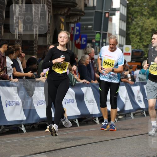 13.09.2026 - 21. swb-Marathon Bremen Strokosch-Dieckow http://msf.ph/oto/10389447 13.09.2026 11:11:03 Ziel 10148, 10461, 10462, 10547, 10768, 10911, 11047, 11283, 11298, 11300, 11309, 11327, 11335, 11465, 11513, 11583, 11736, 11756, 11846, 12183, 10313, 10419, 10611, 10644, 11062, 11141, 11231, 11458, 11679, 11745, 12148, 12396, 12507 meine-sportfotos.de
