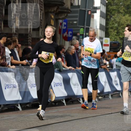 13.09.2026 - 21. swb-Marathon Bremen Strokosch-Dieckow http://msf.ph/oto/10389451 13.09.2026 11:11:03 Ziel 10148, 10461, 10462, 10547, 10768, 10911, 11047, 11283, 11298, 11300, 11309, 11327, 11335, 11465, 11513, 11583, 11736, 11756, 11846, 12183, 10313, 10419, 10611, 10644, 11062, 11141, 11231, 11458, 11679, 11745, 12148, 12396, 12507 meine-sportfotos.de