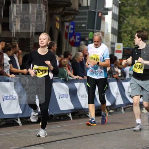 13.09.2026 - 21. swb-Marathon Bremen Strokosch-Dieckow http://msf.ph/oto/10389459 13.09.2026 11:11:03 Ziel 10148, 10461, 10462, 10547, 10768, 10911, 11047, 11283, 11298, 11300, 11309, 11327, 11335, 11465, 11513, 11583, 11736, 11756, 11846, 12183, 10313, 10419, 10611, 10644, 11062, 11141, 11231, 11458, 11679, 11745, 12148, 12396, 12507 meine-sportfotos.de