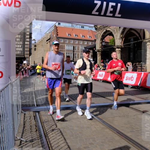 13.09.2026 - 21. swb-Marathon Bremen Tim E. http://msf.ph/oto/10389466 13.09.2026 13:32:01 Ziel 310, 578, 846, 3115, 3205, 3239, 3244, 3278, 3858, 3989, 4030, 4164, 4273, 4692, 4889, 4998, 5158, 5325, 5363, 5426, 5899, 6039, 6062, 6100, 6193, 6213, 6354, 6581, 6602, 7032, 7242, 7260, 7608, 7790, 7941, 7964, 8042, 8078, 8166, 8205, 8206, 8364, 8495, 8522, 9016, 9033, 9188, 9293, 9568, 9785, 9903, 9914, 13151, 13231 meine-sportfotos.de