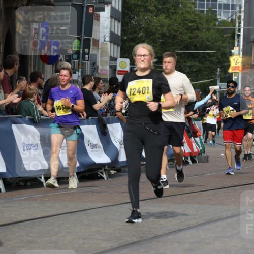 13.09.2026 - 21. swb-Marathon Bremen Strokosch-Dieckow http://msf.ph/oto/10389473 13.09.2026 11:11:07 Ziel 10148, 10163, 10461, 10462, 10547, 10792, 10911, 11043, 11047, 11309, 11327, 11335, 11465, 11513, 11583, 11736, 11756, 11846, 10419, 10611, 11062, 11231, 11458, 11679, 11745, 12126, 12148, 12396 meine-sportfotos.de